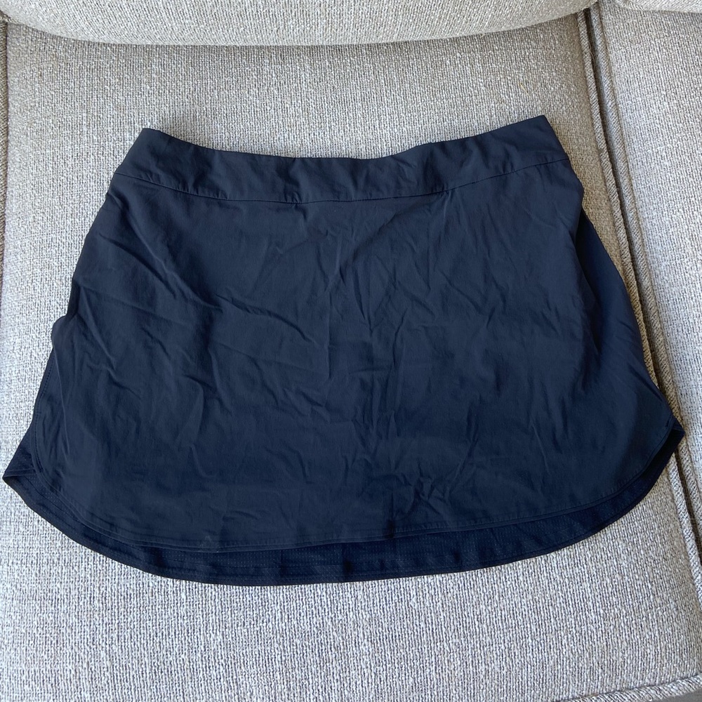 Outdoor Voices The Exercise 3” Skort in Black. Size L.